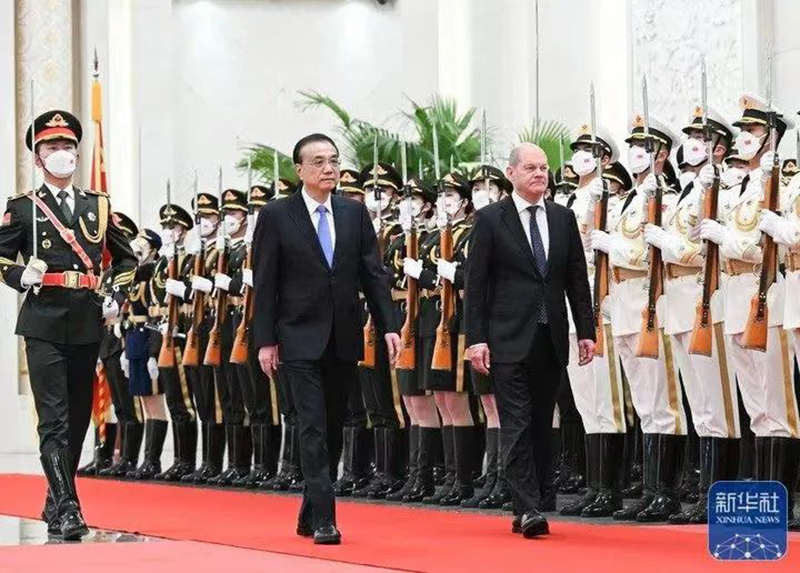 40001百老汇股份董事长张锦红出席中德经济界代表座谈并发言